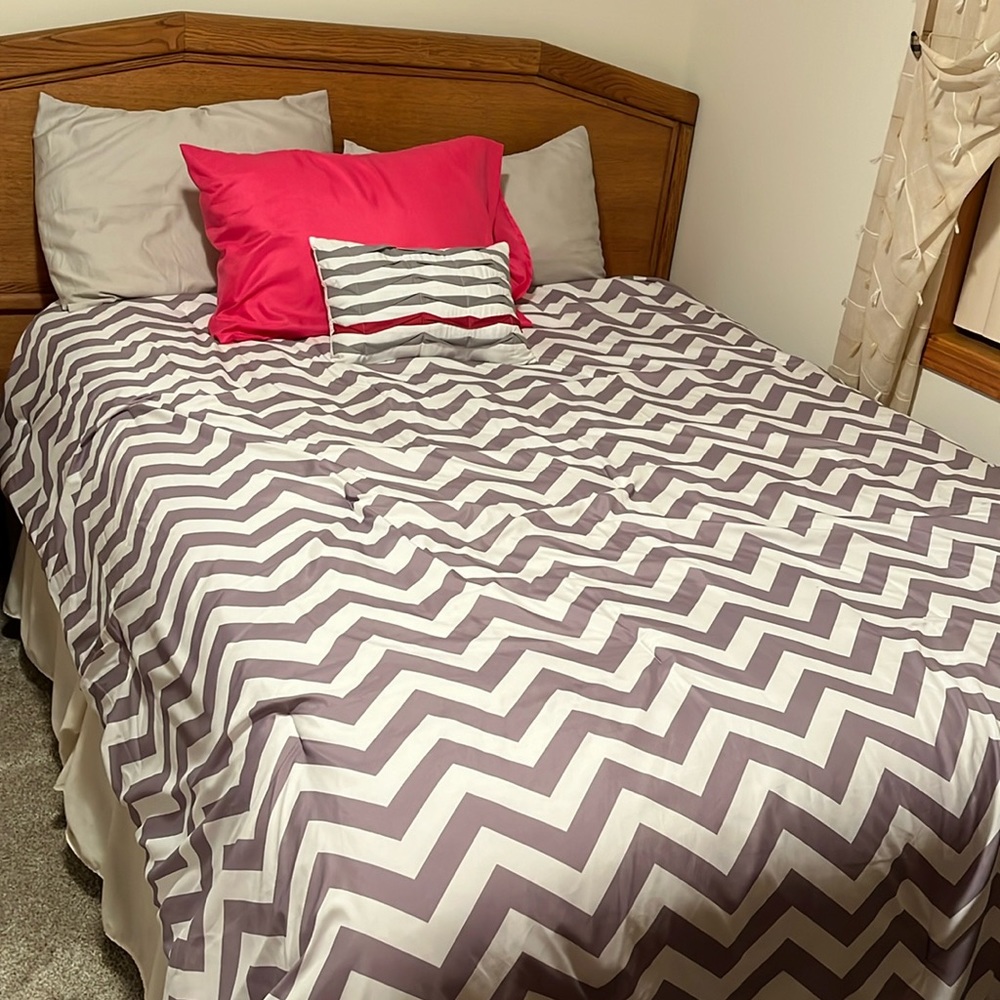 One big double sided design comforter,with a throw pillow,one pink pillow case